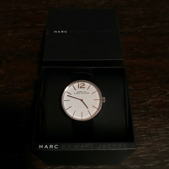 Marc Jacobs Watch - Picture 2 of 2